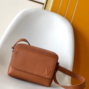 P670 Dimensions: 18 x 9 x 24 cm (Height x Width x Length)